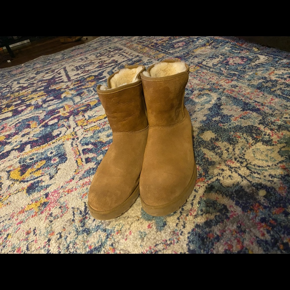 Ankle height Uggs classic